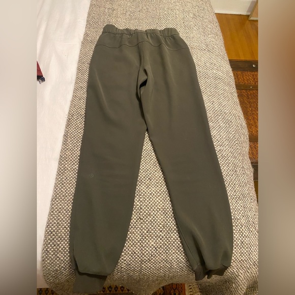 Lululemon joggers size 2 - Picture 4 of 4